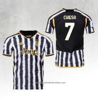 Camisola 1º Juventus Jogador Chiesa 23/24