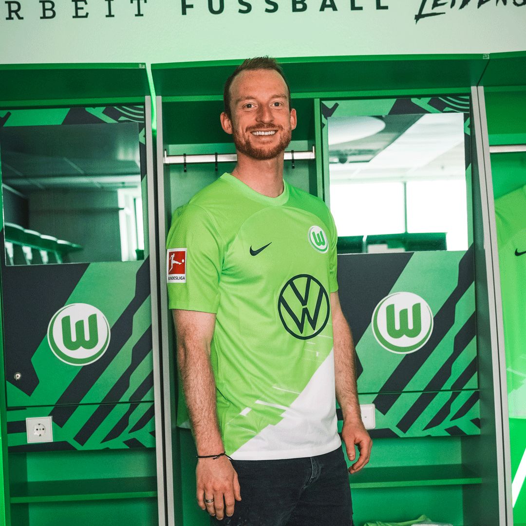 Camisola 1º Wolfsburg 2324.jpg